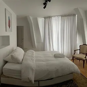 duplex-dernier-tage-avec-terasse-deux-pas-de-la-grande-place.brusselshotelsbook.com/
